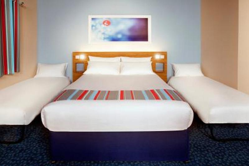 Travelodge Dundee Strathmore Avenue Esterno foto